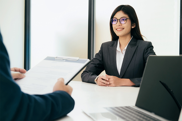 042321_Hiring_Recruitment_BLOG_IMAGE 2 Recruiter interviewing a potential employee