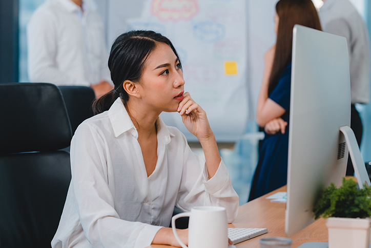 052421 Shopping for Better Employee Benefits_BLOG_IMAGE Client considering pricing while choosing a PEO partner