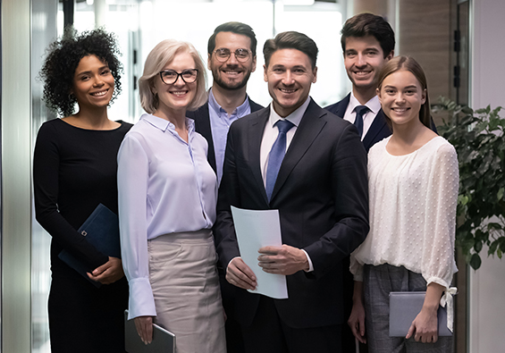 PrestigePEO_Broker_Incentive_Ideal_Partnership PEOs and brokers smiling in a group